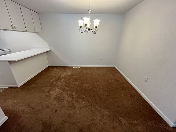 3rd image of 881 Montrose Ave APT 122