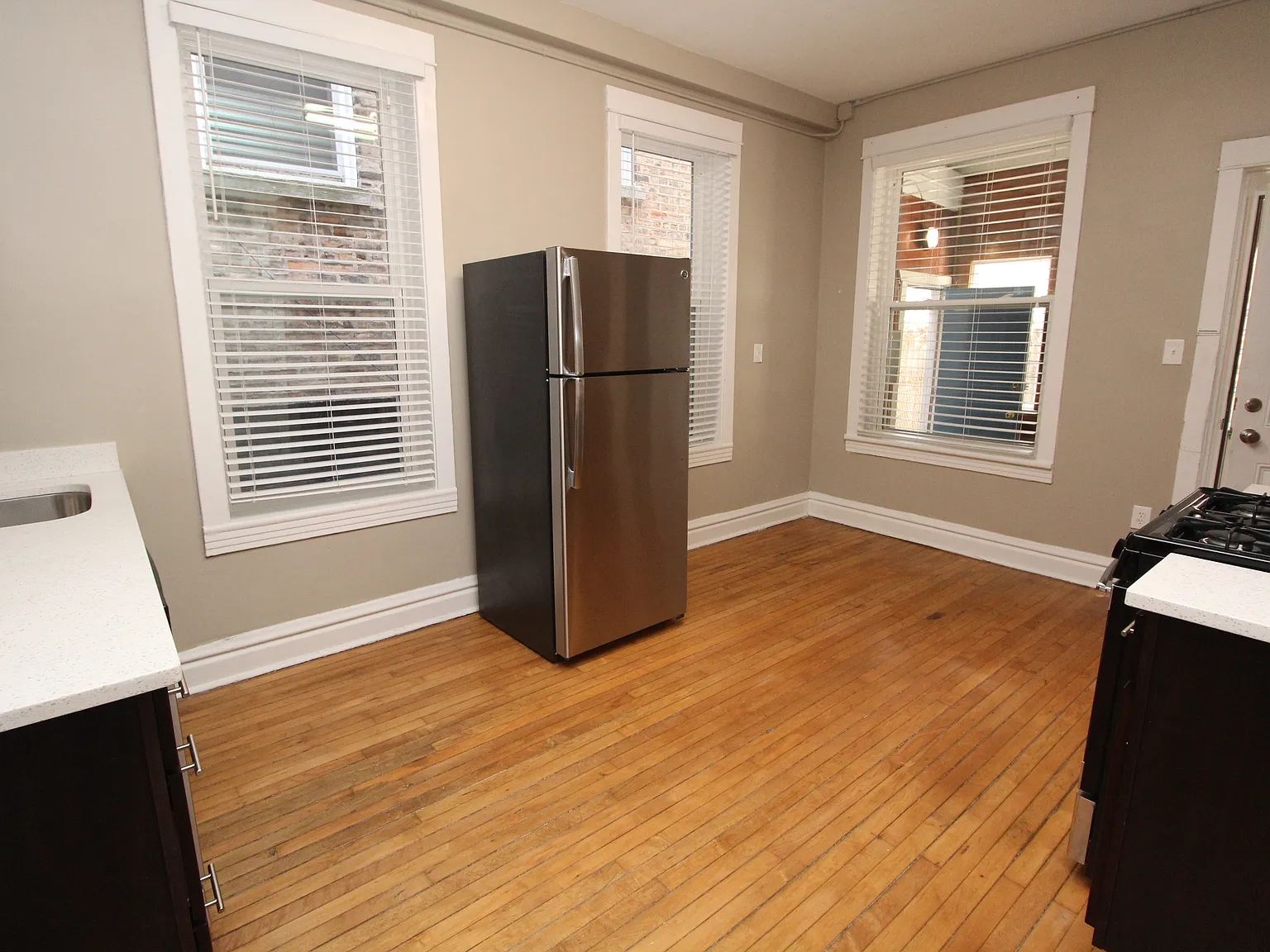 1 bed, 700 sqft, $1,999 — Photo 4