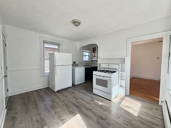 3rd image of 327 Columbia St #3