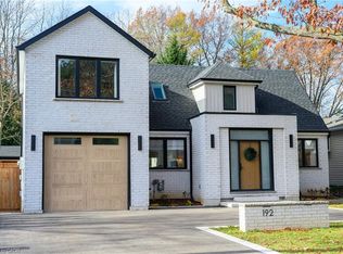 192 Central Dr, Hamilton, ON L9G 2A4