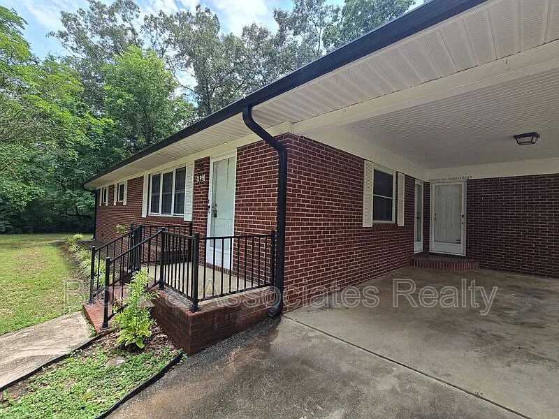 3 bed, 2.0 bath, $1,425 — Photo 3