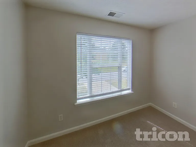 872 Woodside Dr — Photo 11