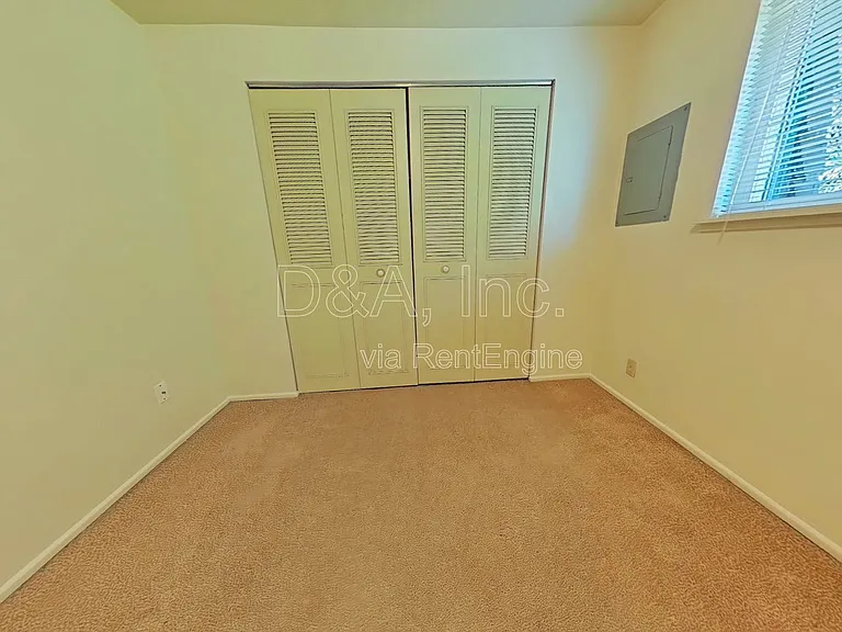 803 SW 8th St #7 — Photo 9