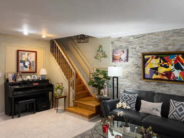 2044 West 8th Street image 1 of 14