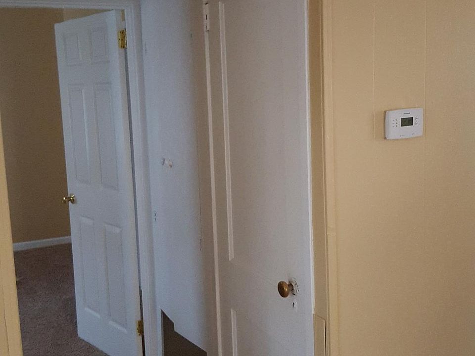 2nd image of 202 Woodlawn Cir