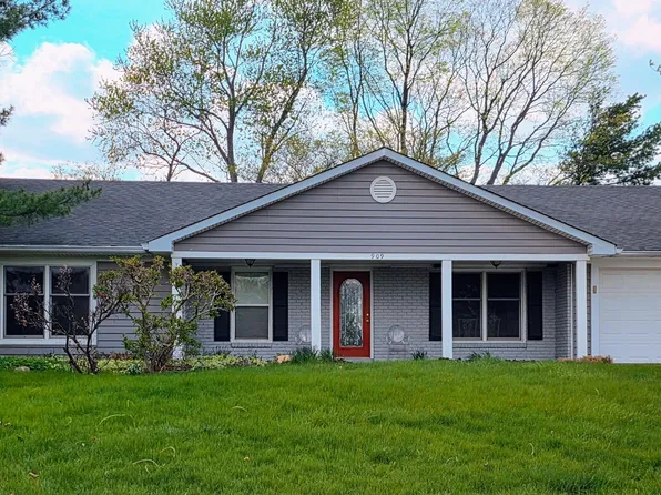 909 Cardinal Dr, Zionsville, IN 46077