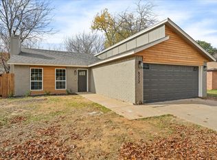 6222 Kelly Elliott Rd, Arlington, TX 76001