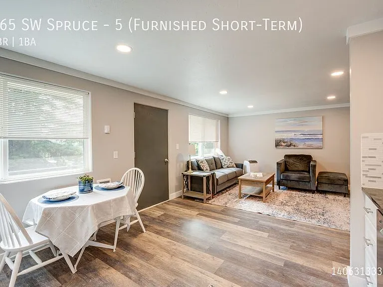 165 SW Spruce St #5 — Photo 6