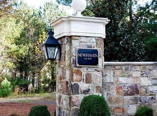 225 Newhaven Dr, Fayetteville, GA
