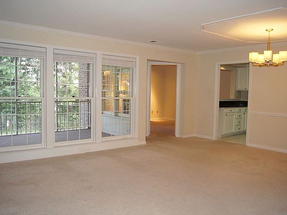 Light, bright and spacious living room!