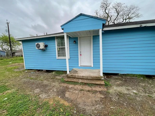 1014 W 5th St #2, Freeport, TX 77541