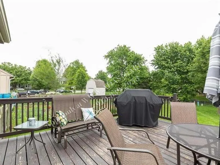 621 N Cedar St — Photo 3