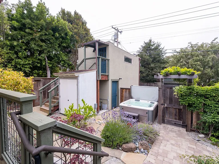 610 Forest Ave — Photo 58