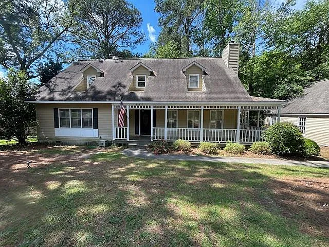 4 bed, 2308 sqft, $1,725 — Photo 1