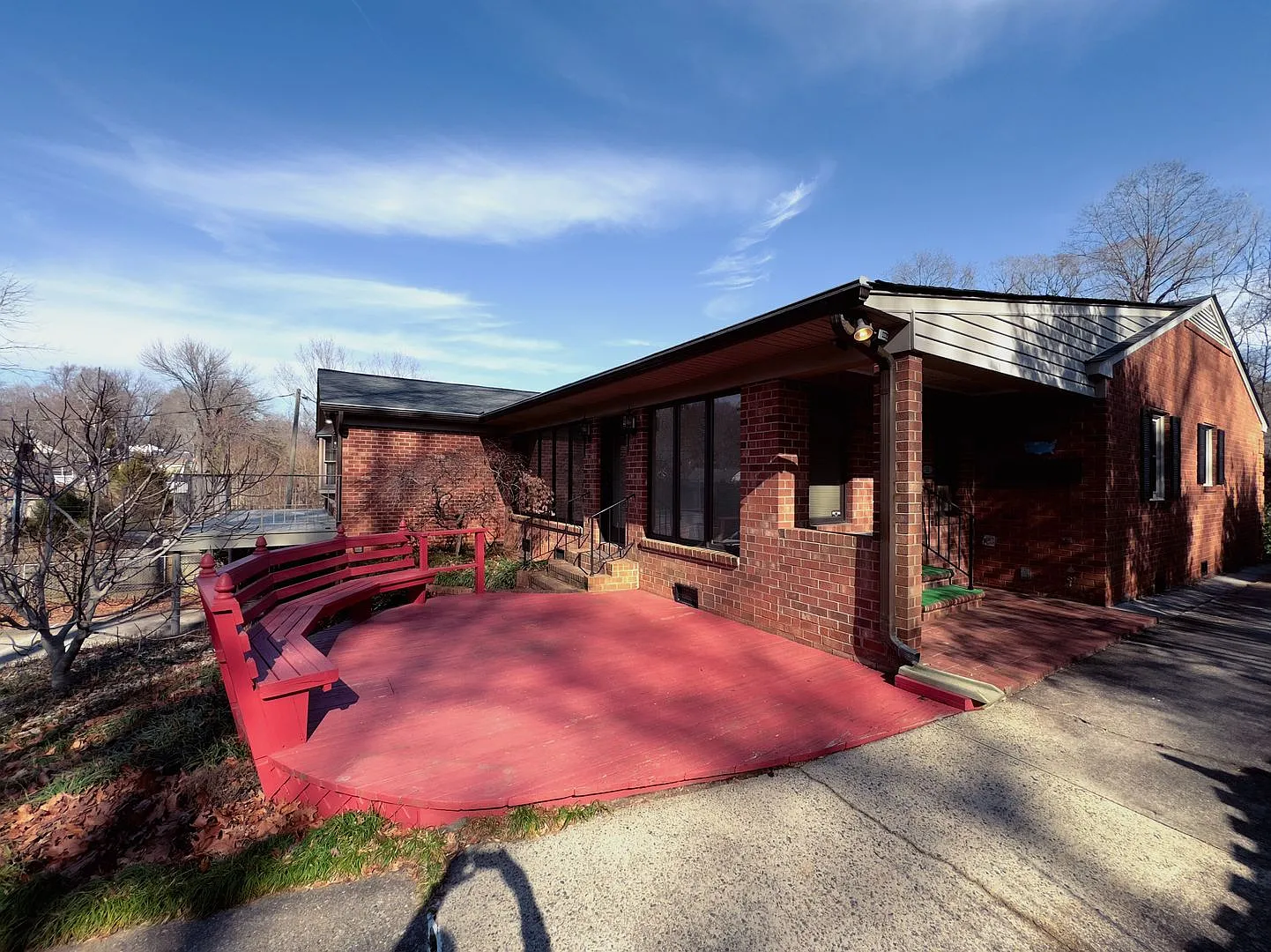 Spacious Brick Ranch w/Finished Basement in Grimsley District — Photo 2