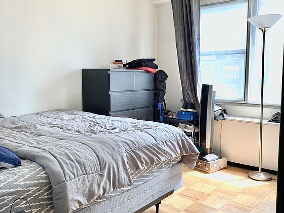 4th image of 155 E 34th St APT 14L
