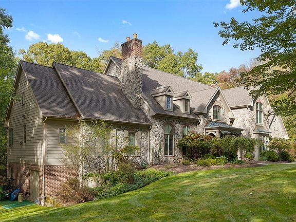 3rd image of 1607 Fieldstone Ln
