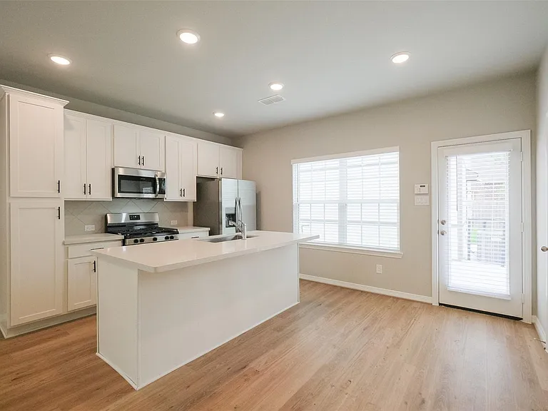 6434 New York St — Photo 2
