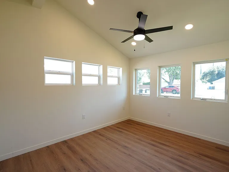 4805 Charlotte Way — Photo 48