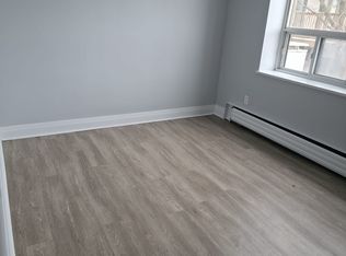 392 Jane St #201, Toronto, ON M6S3Z5