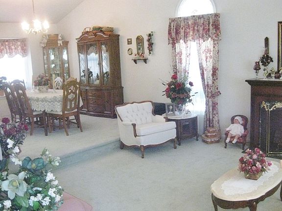 Step Down Living Rm, Dining Rm