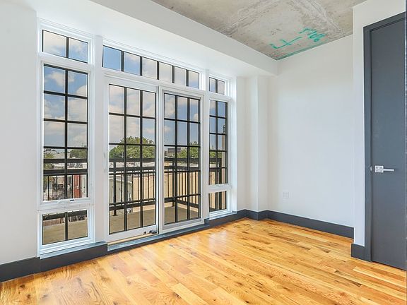 2nd image of 812 Wyckoff Ave APT 2