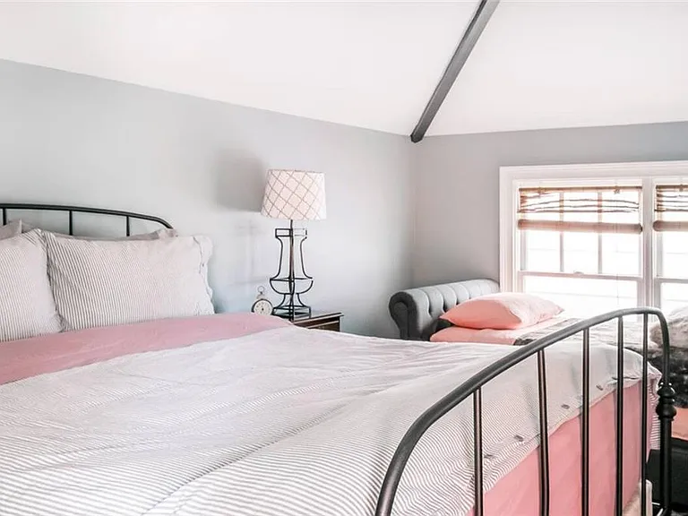 20 Hilliard St NE — Photo 4