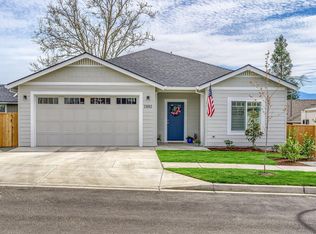 2002 Hondeleau Ln, Medford, OR 97504