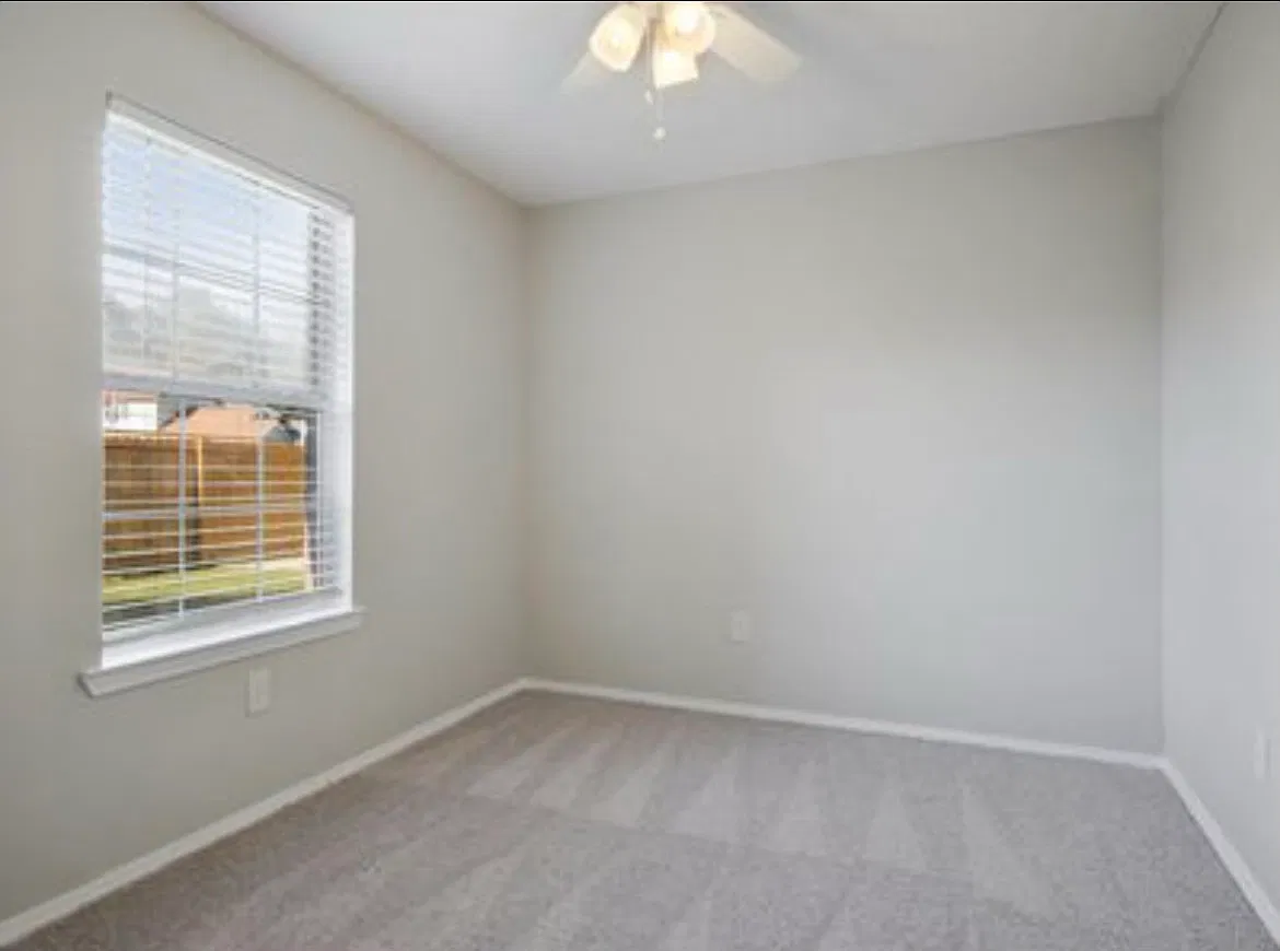 3 bed, 1305 sqft, $2,100 — Photo 4