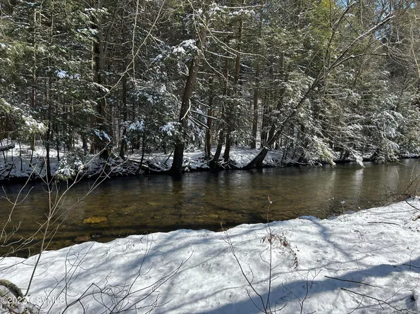 103-107 Huntington Creek Rd, Sweet Valley, PA 18656