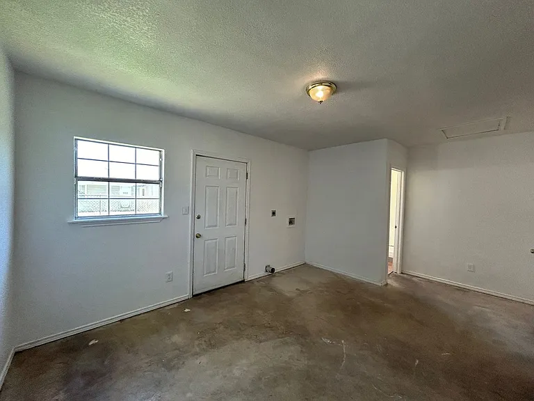 319 Noria St — Photo 13