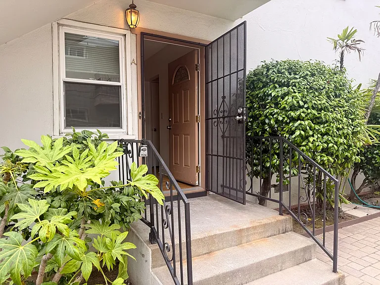 127 S Meridith Ave #A — Photo 9