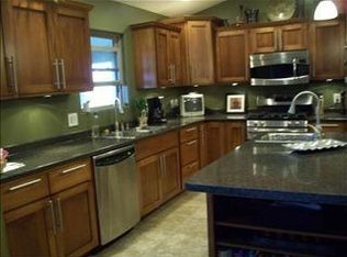 2272 Jo Ann Dr, Dubuque, IA 52002