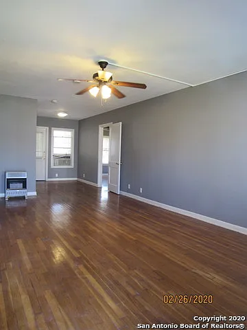 2 bed, 1.0 bath, 3360 sqft, $895 — Photo 2