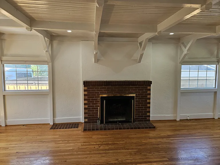 708 E 28th Ave — Photo 5