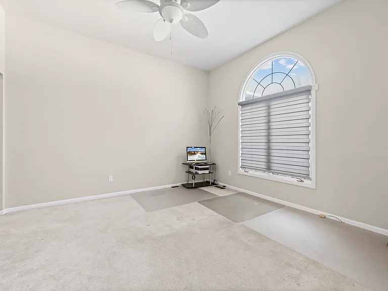 20450 Naves Dr — Photo 11