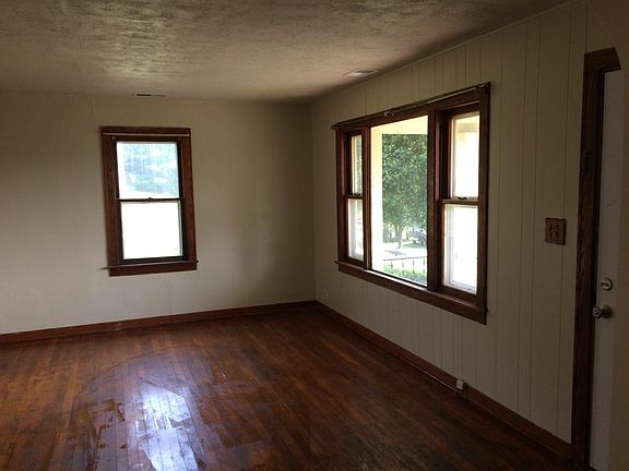 2nd image of 602 10th St