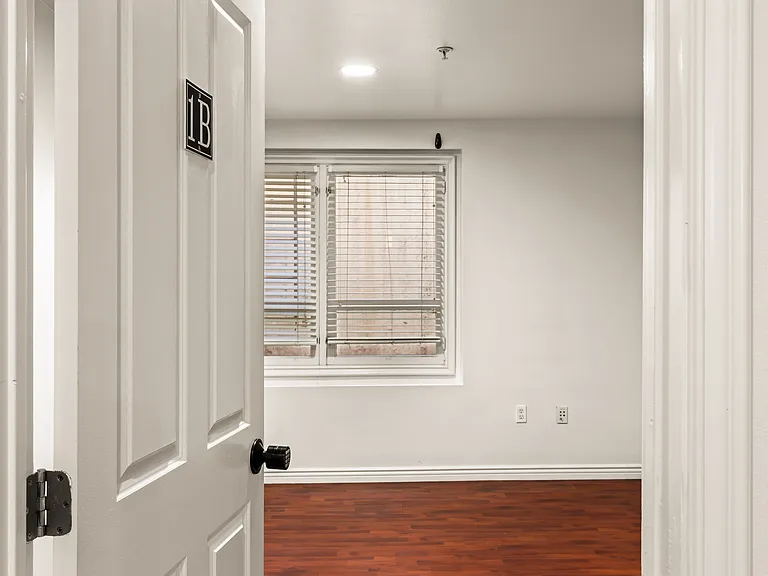 2673 Menlo Ave #3 — Photo 19