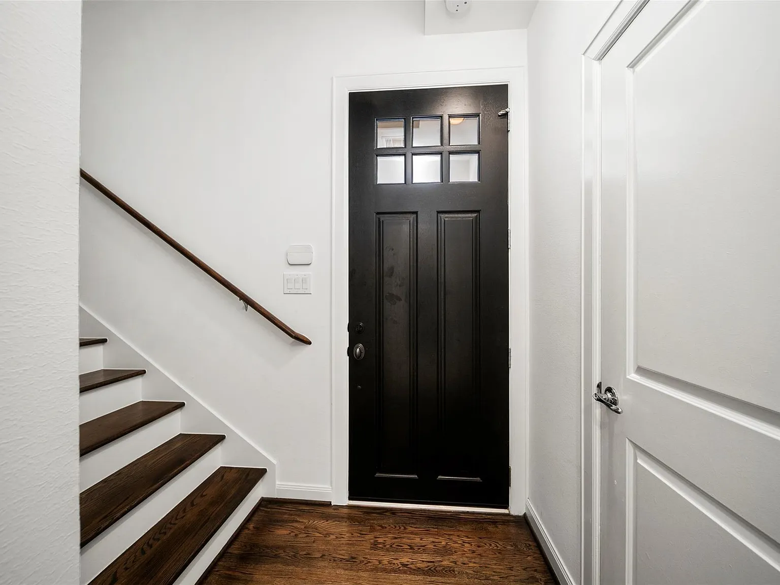 3 bed, 3.5 bath, 2117 sqft, $2,850 — Photo 2