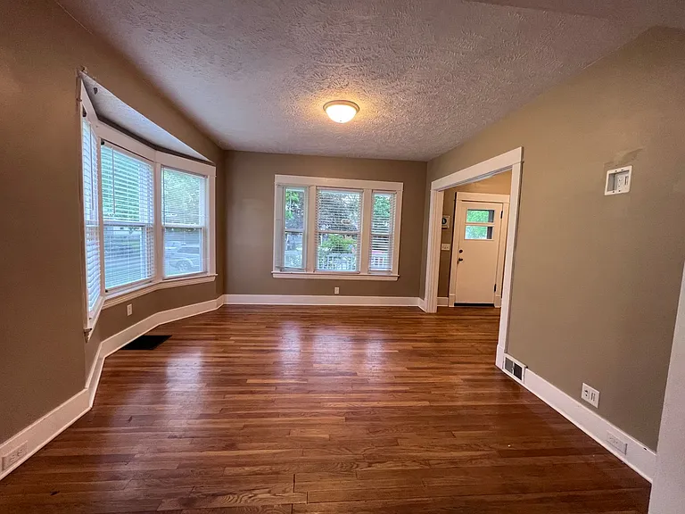 1040 Powers Ave NW — Photo 6