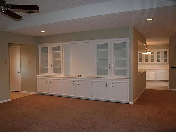 3rd image of 6 Bendwood Dr