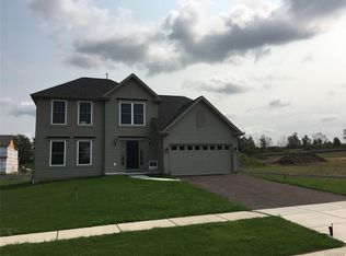 14 Clearview Dr, West Seneca, NY 14224