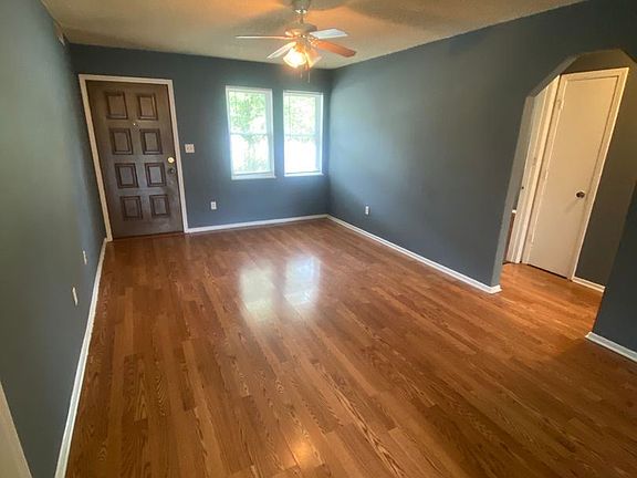 3rd image of 717 NE Banner Dr APT B