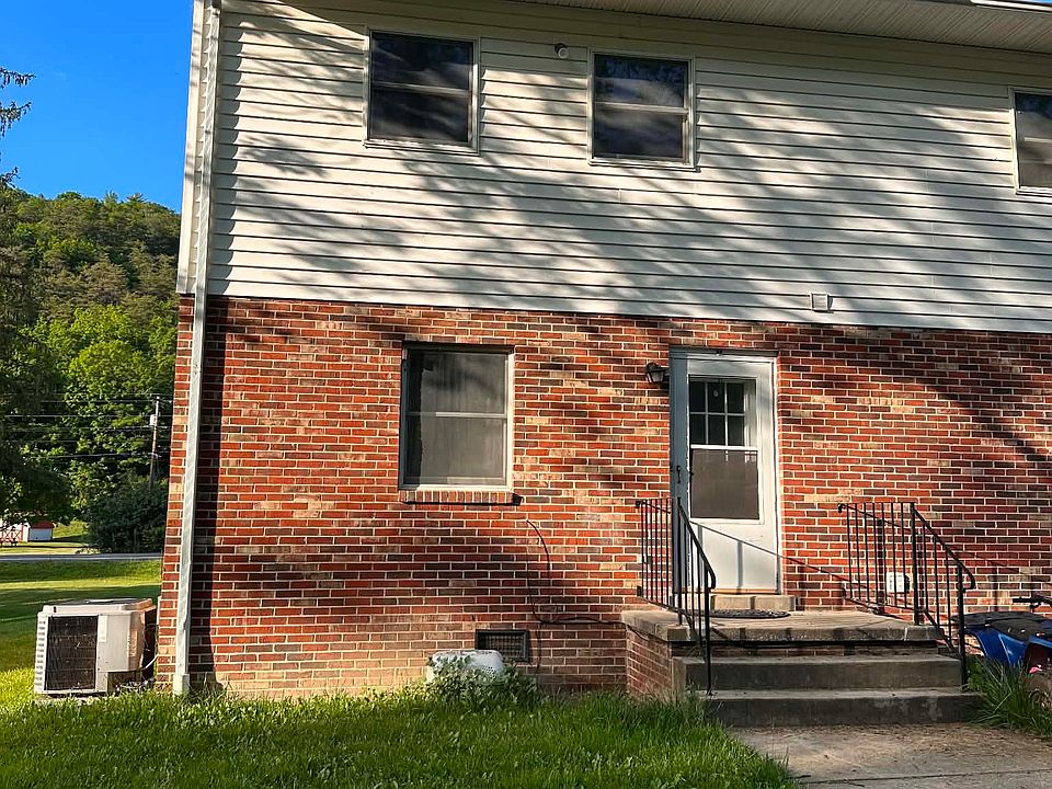 1st image of 22 Townhouse Ln #5