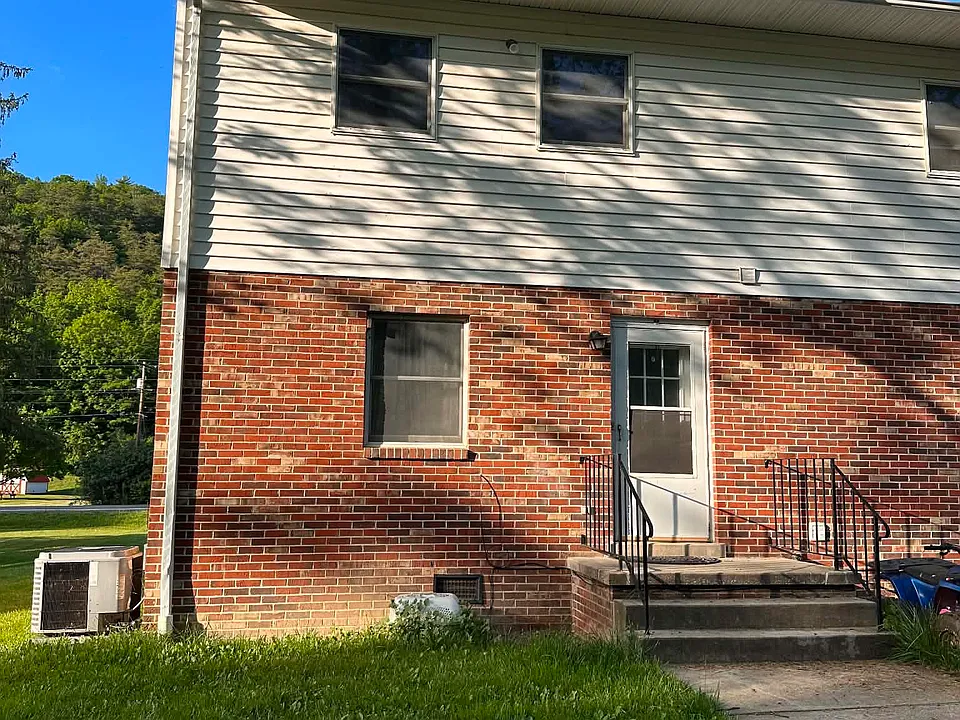 22 Townhouse Ln #5