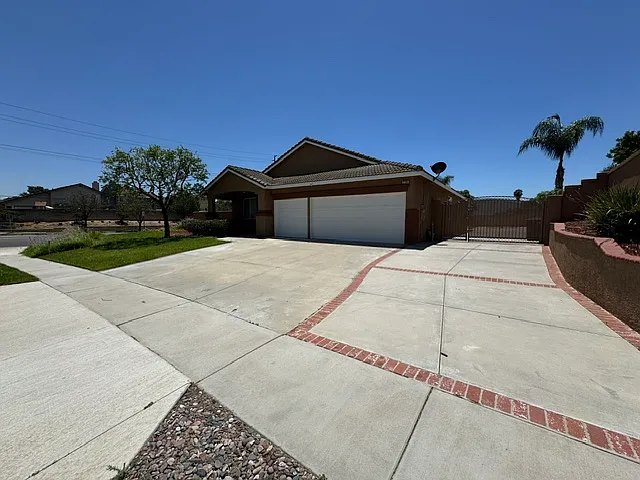 2136 Bowdoin St — Photo 2