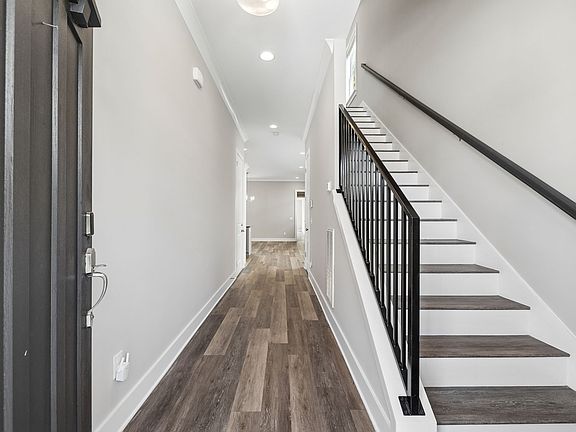 4th image of 557A Stevenson St