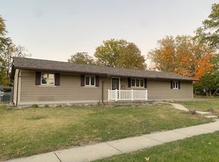 1905 Harrison Ave, Charleston, IL 61920