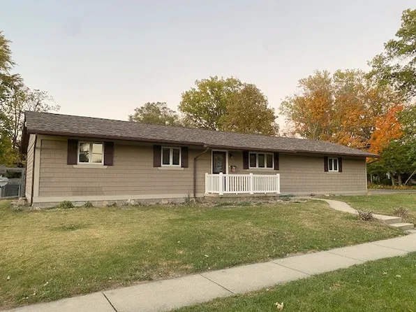 1905 Harrison Ave, Charleston, IL 61920