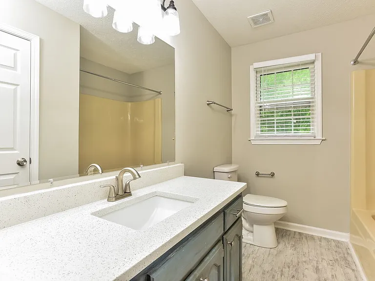 1135 SE Broad St — Photo 12